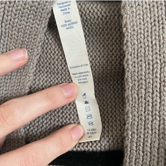 Lululemon Wrap it Up sweater- 100% merino wool - Picture 4 of 10